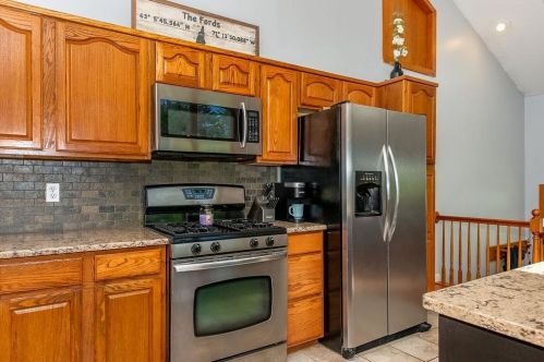 156 Raymond Rd, Deerfield NH  03037-1507 exterior