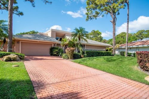 674 Lakewoode Cir, Delray Beach, FL 33445-9001
