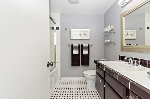 74 Woodleaf, Irvine CA  92614-7081 exterior