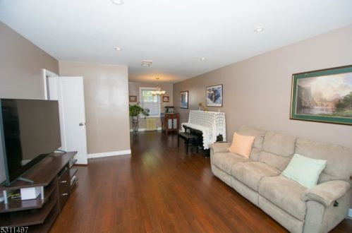 17 Elmwood Ter, Elmwood Park NJ  07407-1728 exterior