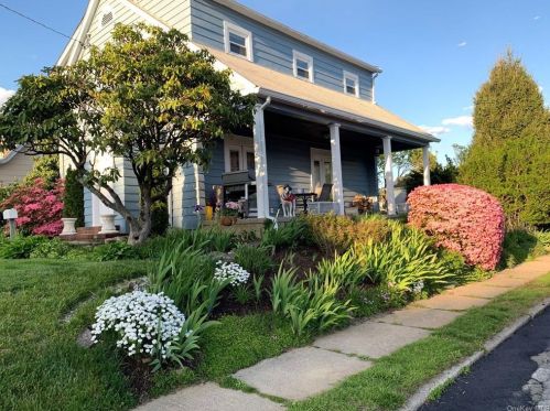 48 Sherwood Ave, Crotonville, NY 10562-3545