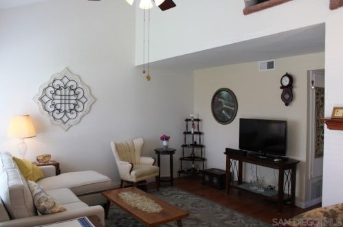 10818 Lamentin Ct, San Diego, CA 92124-2040