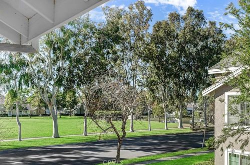 37 Greenfield, Irvine CA 92614-7051 exterior