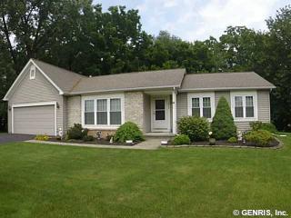 211 Kinmont Dr, Rochester, NY 14612-3313