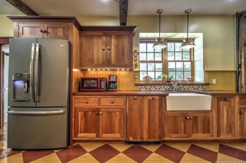 354 Moose Hill Rd, Upper Stepney CT  06468-2404 exterior