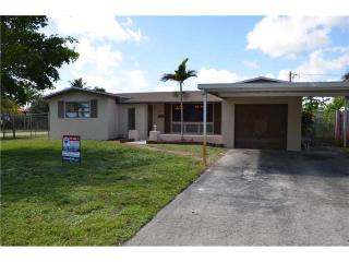 3308 Acapulco Dr, Hollywood FL  33023-5904 exterior