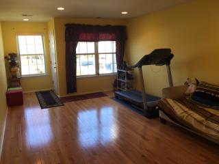 71 Pennsbury Way, East Brunswick NJ  08816-5282 exterior