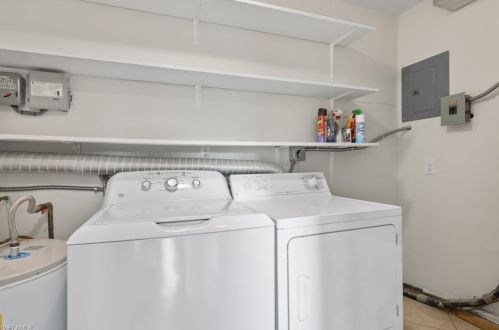 1075 Rordon Ave, Naples FL  34103-4570 exterior