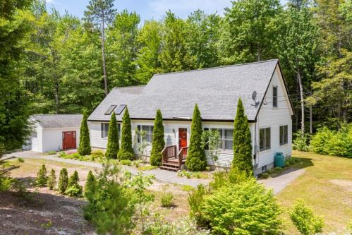 17 Gary Rd, Wakefield, NH 03887-6010