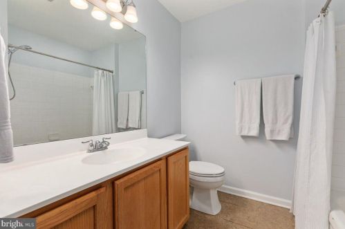 9078 Falcon Glen Ct, Bristow VA  20136-5739 exterior