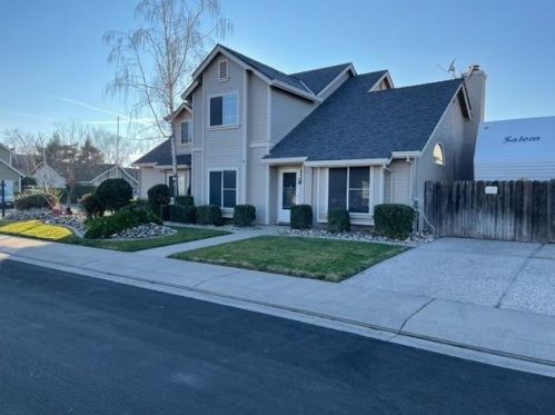 6201 Crossroads Dr, Riverbank, CA 95367-2645