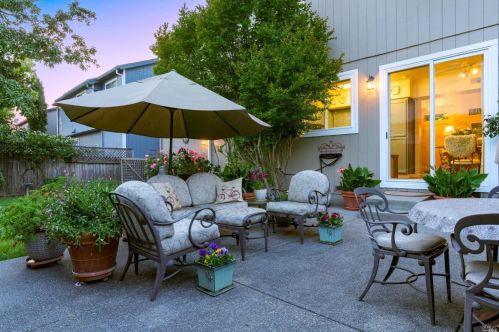 2130 Crystal Hill Dr, Santa Rosa, CA 95404-5372