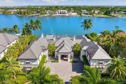 701 Kings Town Dr, Naples, FL 34102-7830