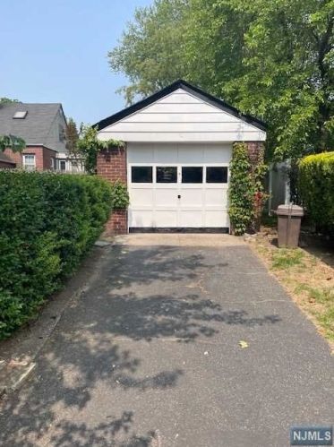 281 Lindbergh Blvd, Teaneck NJ  07666-6542 exterior