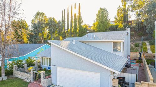 27067 Alabastro Dr, Santa Clarita CA  91354-2215 exterior