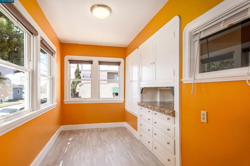 1301 60 Ave, Oakland CA 94621-3912 exterior