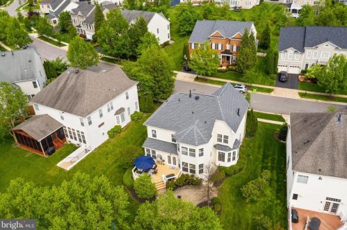 19277 Crk Fld Cir, Leesburg VA  20176-1621 exterior