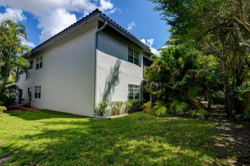 11738 Briarwood Cir, Boynton Beach FL  33437-1911 exterior