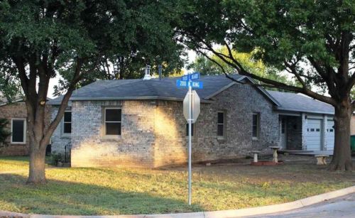1010 Ikard St, Henrietta, TX 76365-3015