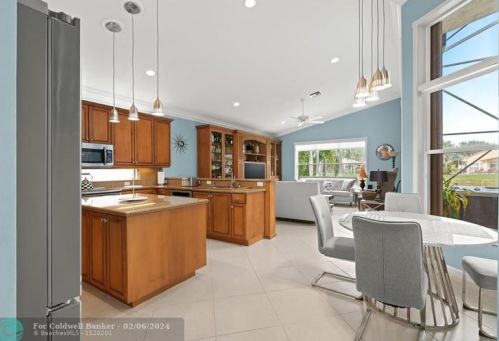 7062 Great Falls Cir, Boynton Beach FL  33437-3998 exterior