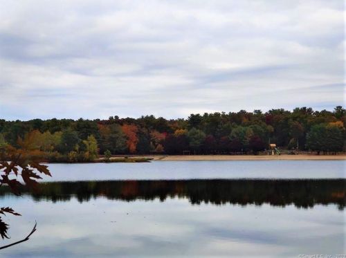 8 Brickyard Rd, Farmington CT  06032-1206 exterior