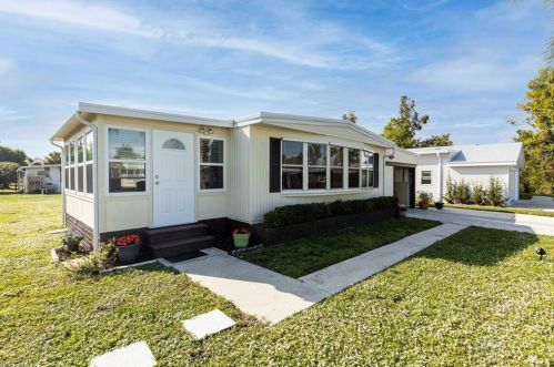 280 Matecumbe Ln, Naples, FL 34114-8424