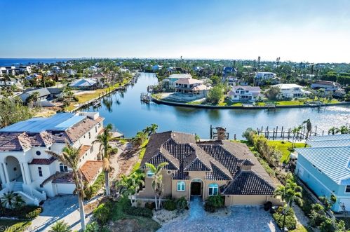 869 Limpet Dr, Sanibel, FL 33957-3805