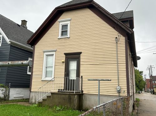 216 Center St, Milwaukee WI  53212-2841 exterior