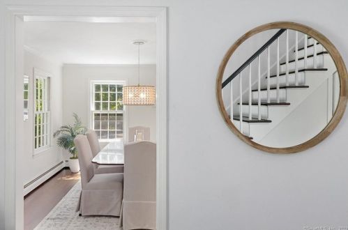 81 Stonehenge Dr, New Canaan, CT 06840-3525