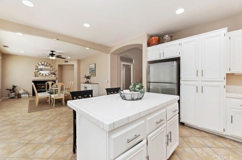 27560 Nellie Ct, Temecula CA  92591-2846 exterior