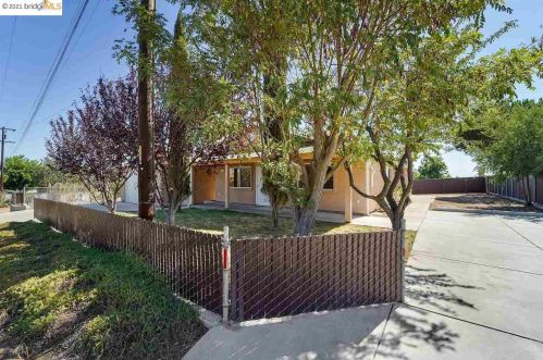 2950 Pine Cone Ln, Oakley, CA 94561-3852