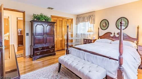 262 Overmount Ave, West Paterson NJ  07424-3284 exterior