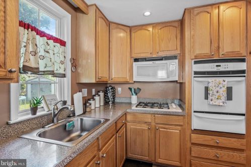 202 Lincoln Ave, Beverly NJ  08010-2130 exterior