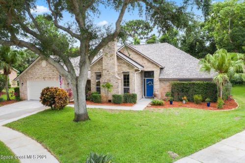 772 Lake Dr, Melbourne, FL 32940-7743