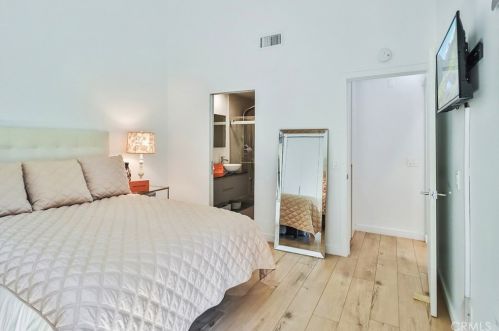 210 Estrellita Ln, Calabasas CA  91377-3717 exterior