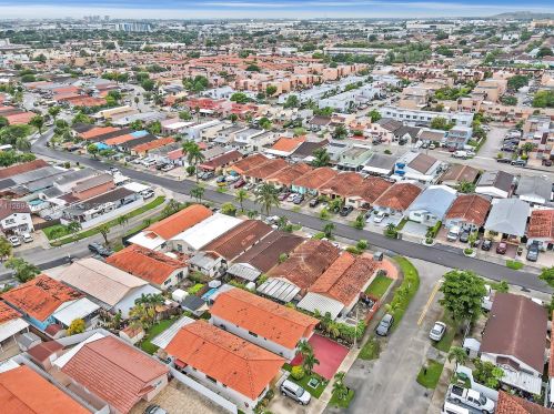 980 43rd Pl, Hialeah, FL 33012-7280