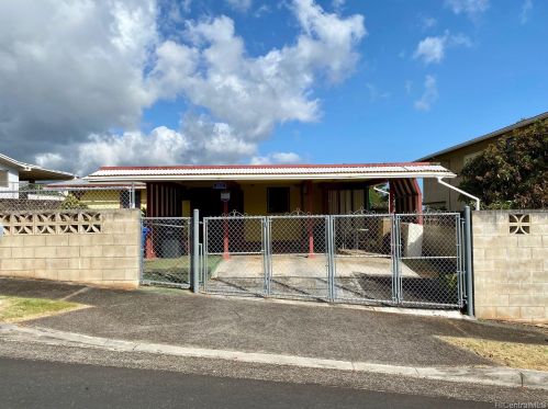 2237 Aamanu St, Pearl City, HI 96782-1234