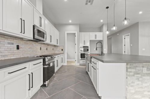 126 Mylnar Ave, Manteca CA  95336-4908 exterior