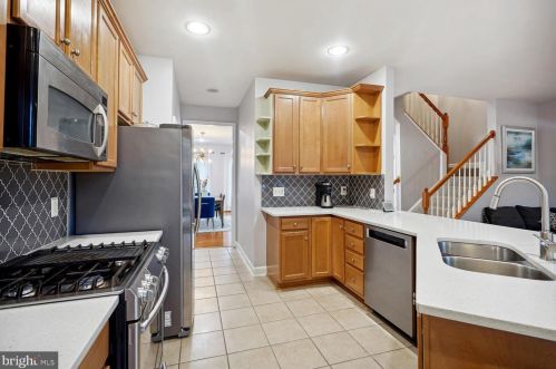 9269 Laurel Ridge Crossing Rd, Lorton VA  22079-2960 exterior