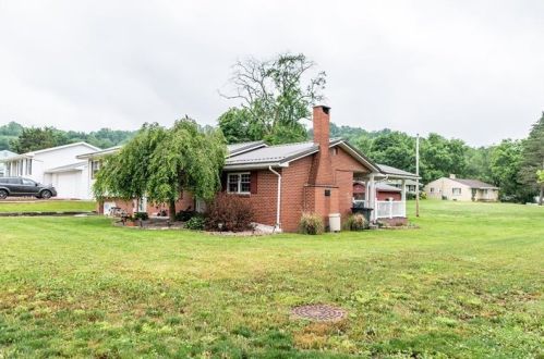 2 Collingate Dr, West Newton, PA 15089-9709