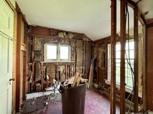 214 Berkshire Rd, Sandy Hook CT  06482-1548 exterior