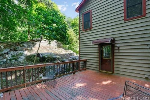 307 Berkshire Rd, Sandy Hook CT  06482-1511 exterior