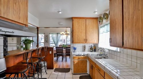 4561 Adenmoor Ave, Lakewood CA  90713-2515 exterior