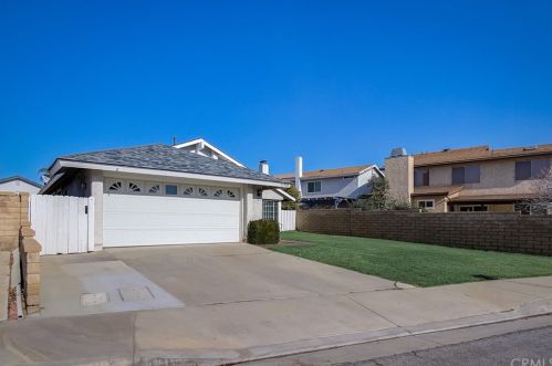 27534 Saffron Ln, Santa Clarita, CA 91350-1629