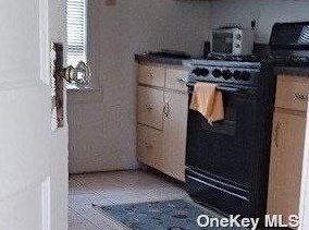 131-19 221st St, Jamaica, NY 11413-1218