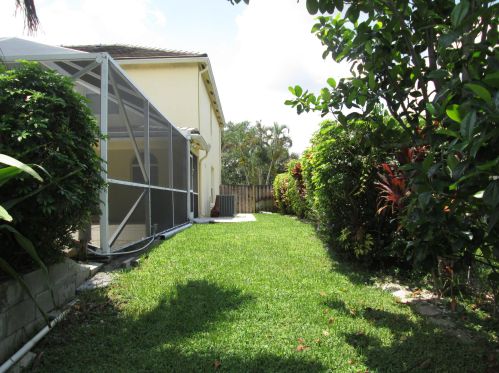 3879 Jonathans Way, Boynton Beach FL  33436-8524 exterior