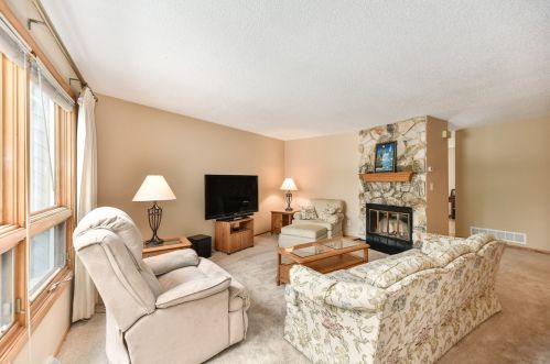 15673 Brook Dr, Waukesha, WI 53151-1576