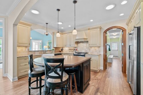 11855 Sandhill Cir, Thiensville, WI 53092-2995