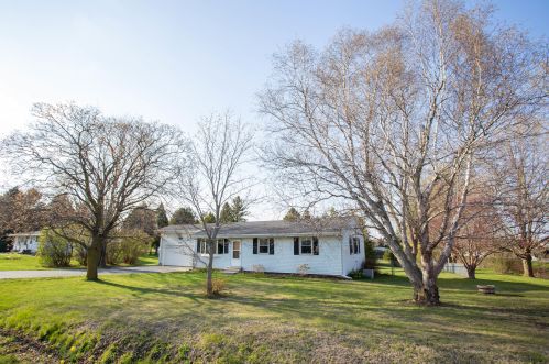 1320 Rusco Dr, West Bend, WI 53095-7918