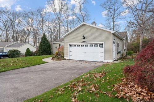 9 Heather Brook Rd, Uncasville, CT 06382-2067